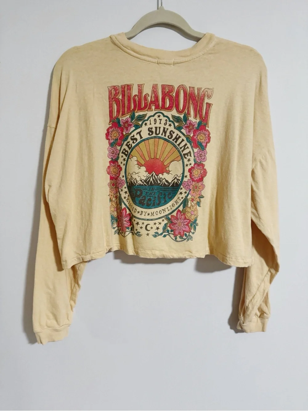 Billabong -  Best Sunshine Long Sleeve Crop Top